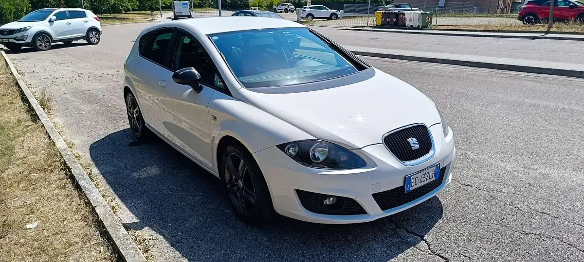 Usata Seat Leon Reference 105 CV (77 kW) 2010 Bianco Utilitaria