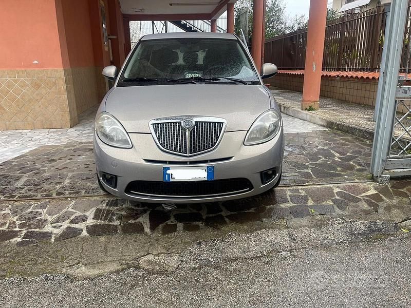 Usata Lancia Ypsilon 75 CV (55 kW) 2010 Grigio Utilitaria