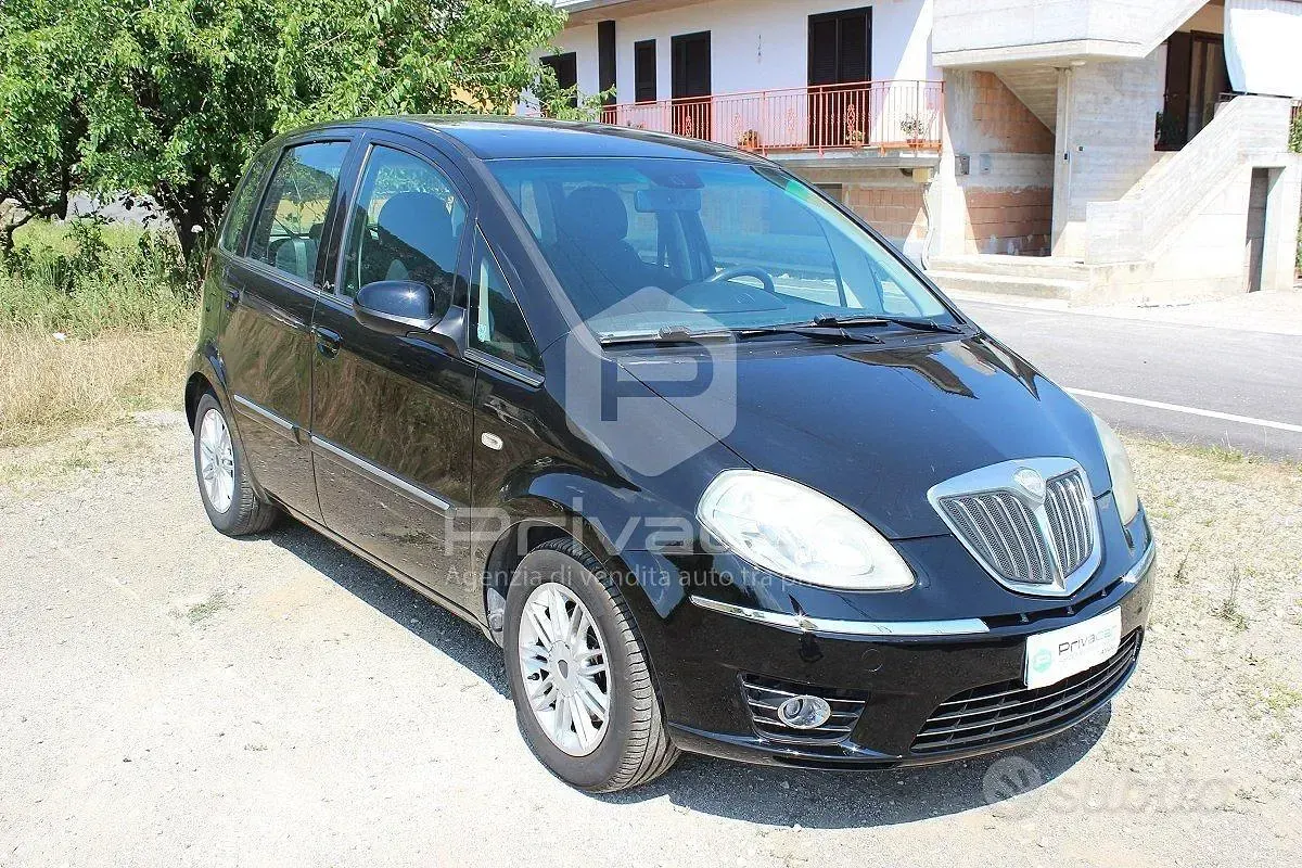 Usata Lancia Musa 90 CV (66 kW) 2009 Nero Monovolume