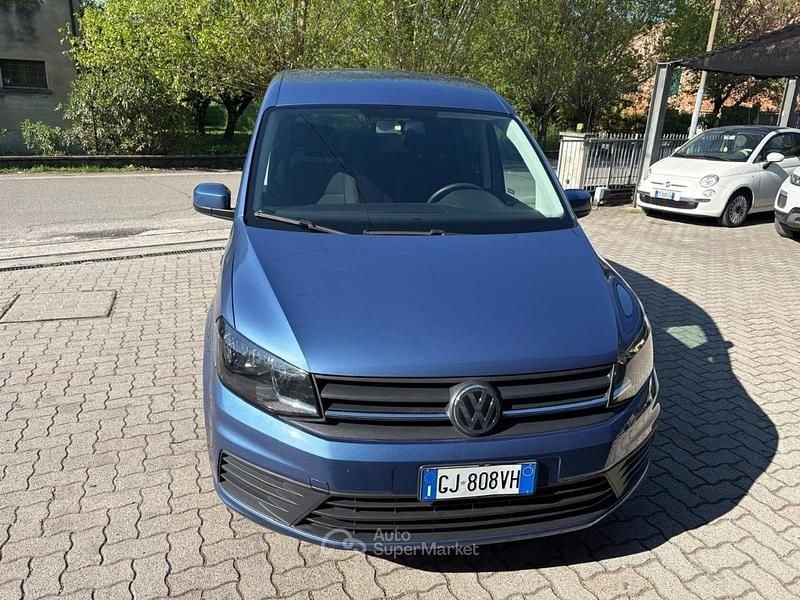 Usata VW Caddy 102 CV (75 kW) 2017 Blu Monovolume