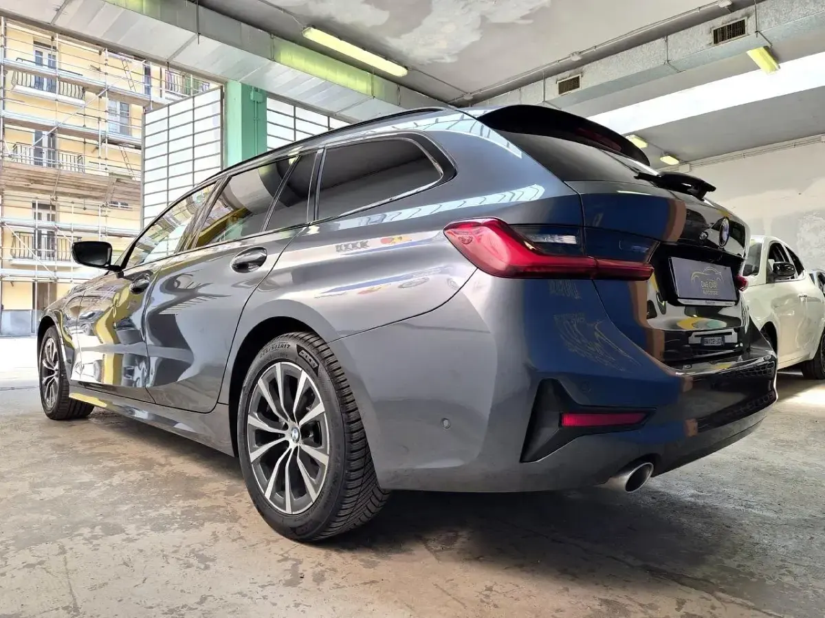 Usata BMW 318 Sport Line 150 CV (110 kW) 2021 Grigio Station wagon
