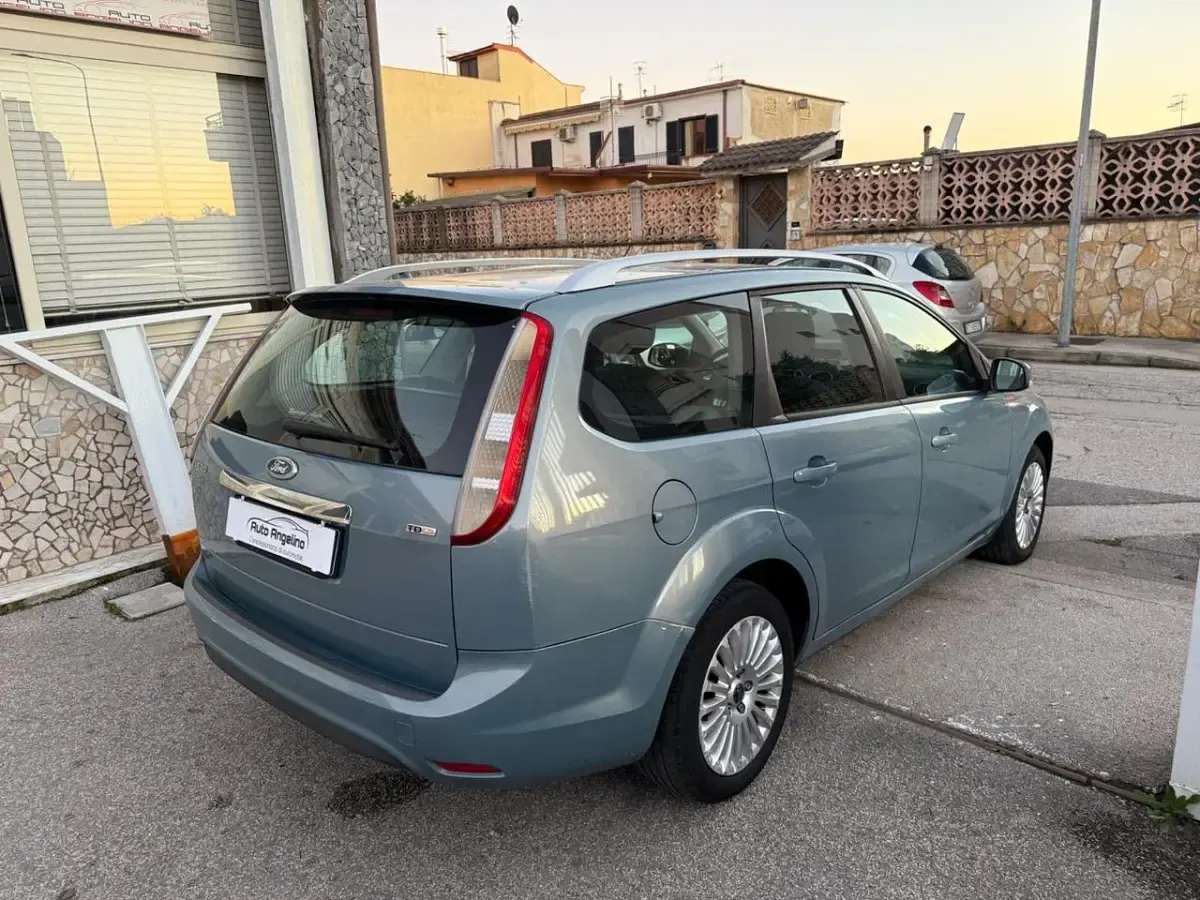 Usata Ford Focus 90 CV (66 kW) 2009 Grigio Station wagon