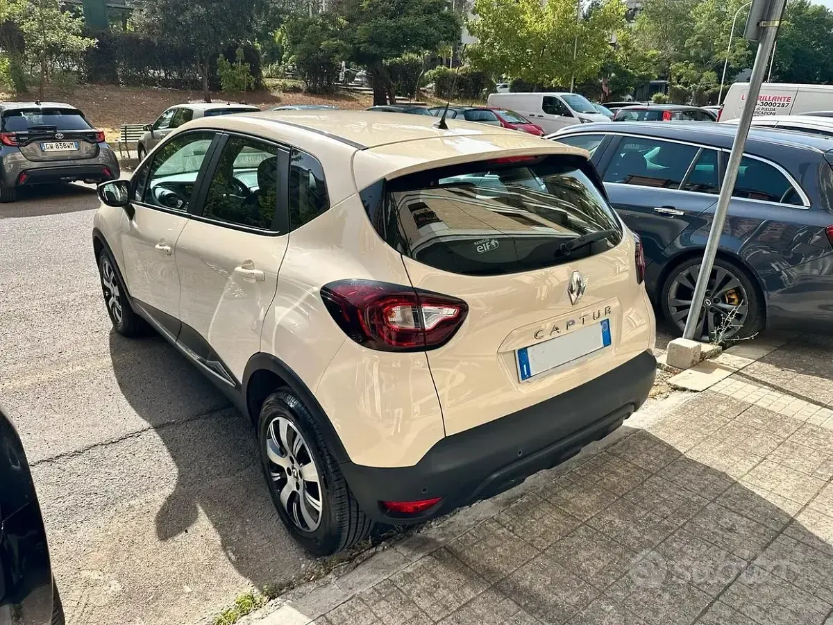 Usata Renault Captur Zen 90 CV (66 kW) 2017 Bianco SUV