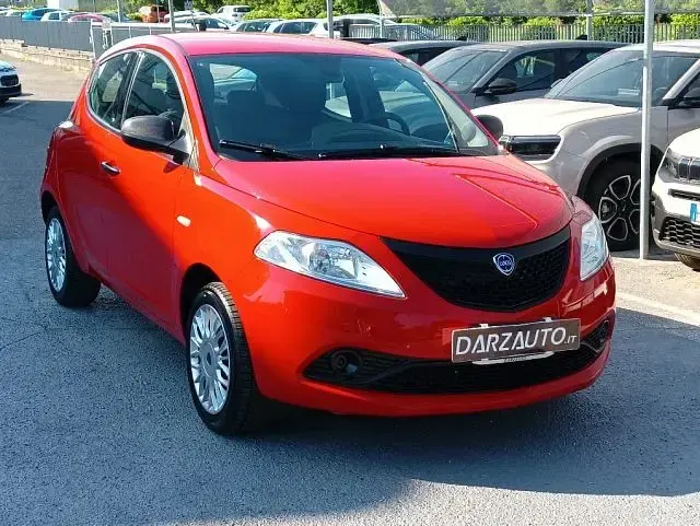 Usata Lancia Ypsilon 69 CV (50 kW) 2019 Rosso pastello