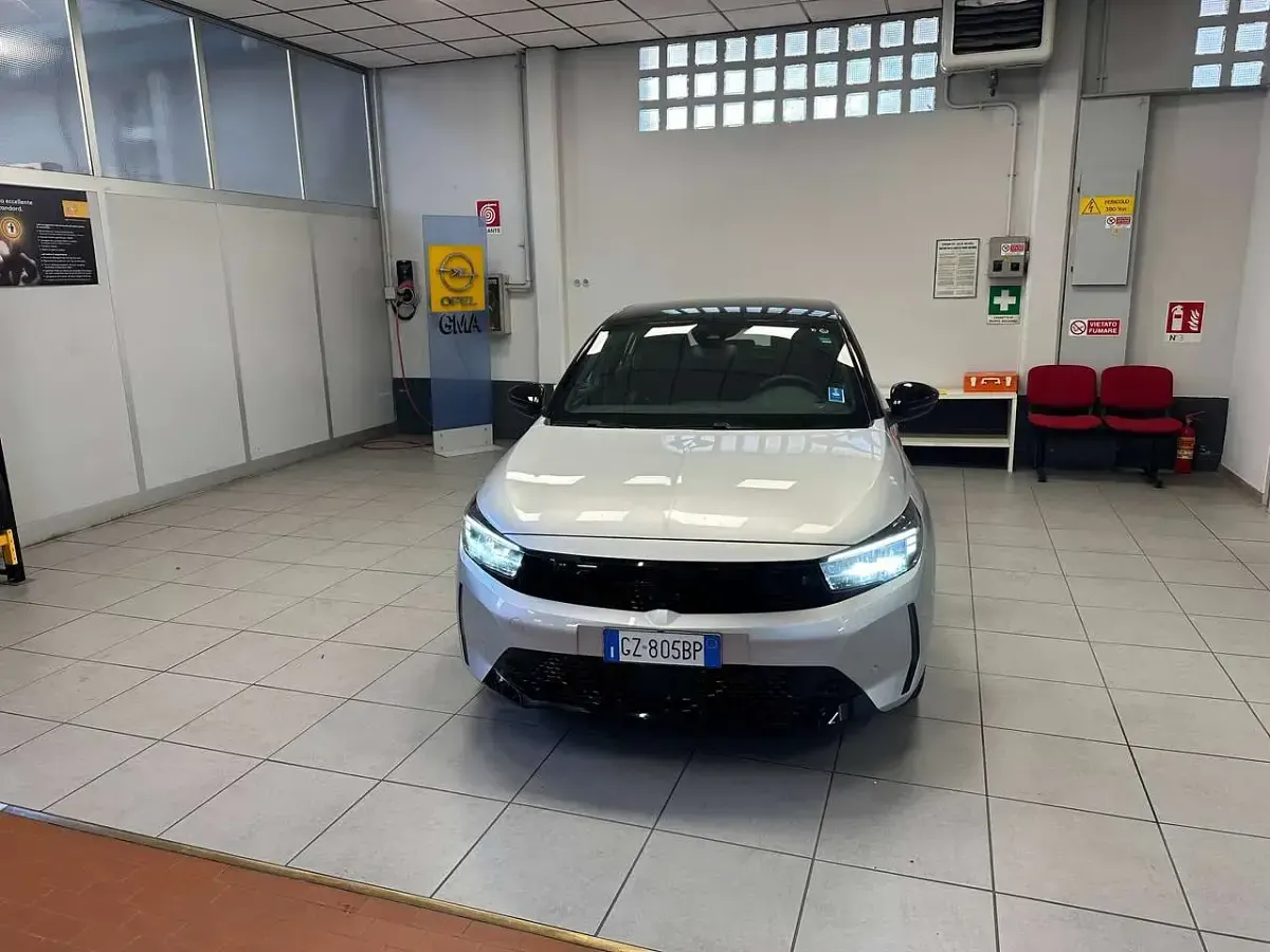 Usata Opel Corsa 101 CV (74 kW) 2025 Argento Utilitaria