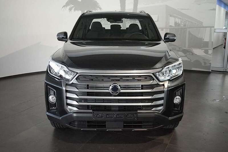 Nuova Ssangyong (KGM) Rexton 203 CV (149 kW) 2025 Galaxy grey SUV