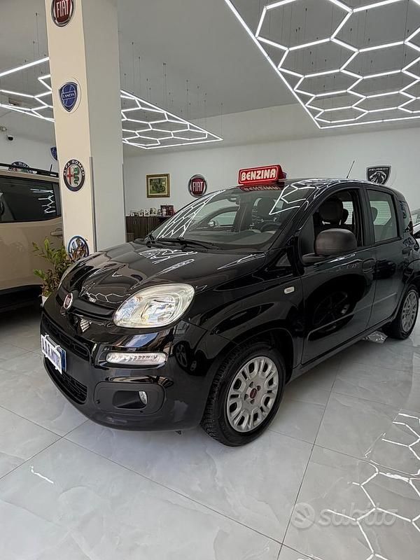 Usata Fiat Panda Lounge 69 CV (50 kW) 2016 Nero Utilitaria
