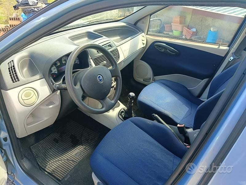 Usata Fiat Punto 2004 Blu Utilitaria