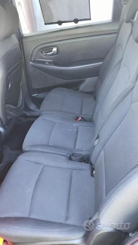 Usata Kia Carens 136 CV (100 kW) 2014 Grigio Monovolume