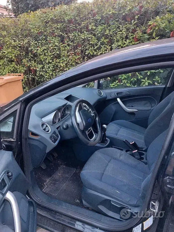 Usata Ford Fiesta 97 CV (71 kW) 2010 Berlina