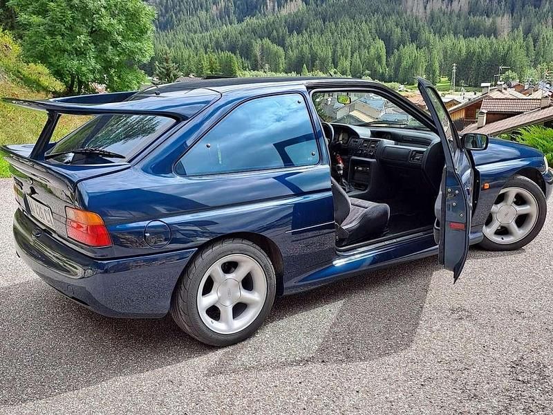 Usata Ford Escort RS 227 CV (166 kW) 1995 Blu/azzurro Berlina