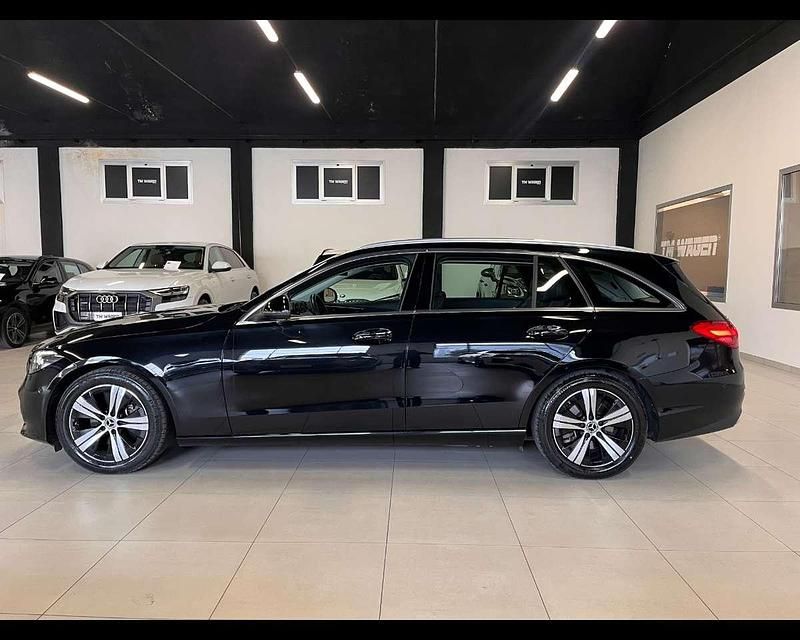Usata Mercedes C220 200 CV (147 kW) 2023 Nero Station wagon