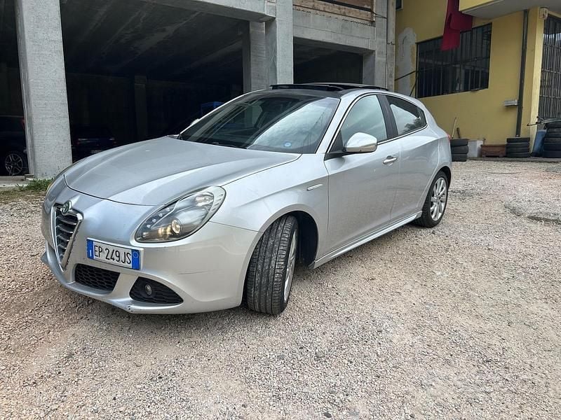 Usata Alfa Romeo Giulietta Exclusive 169 CV (124 kW) 2013 Grigio Utilitaria