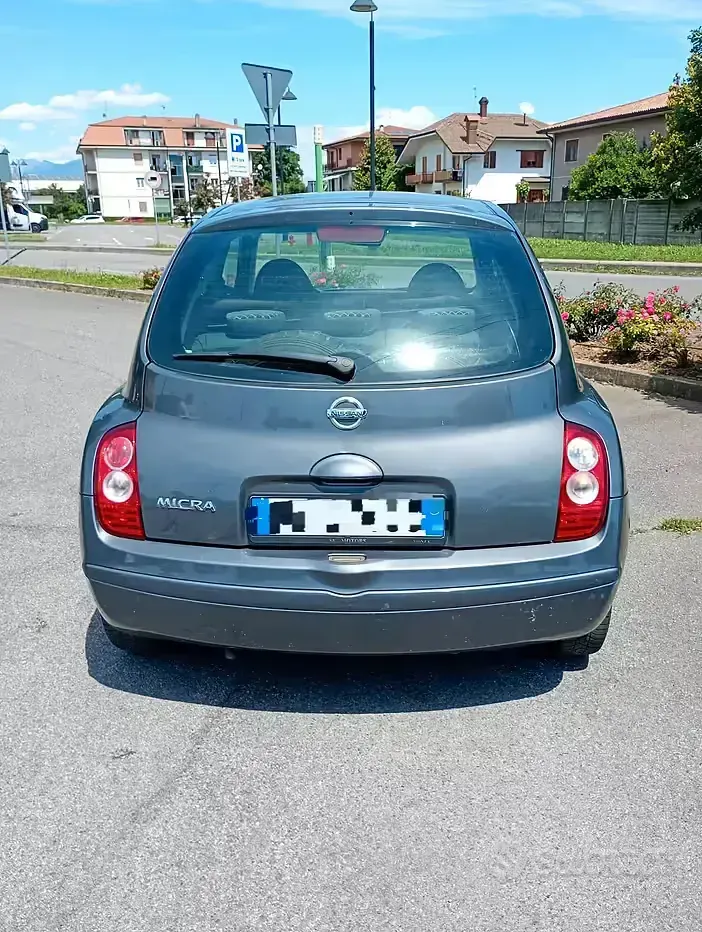 Usata Nissan Micra 80 CV (58 kW) 2006 Grigio Berlina