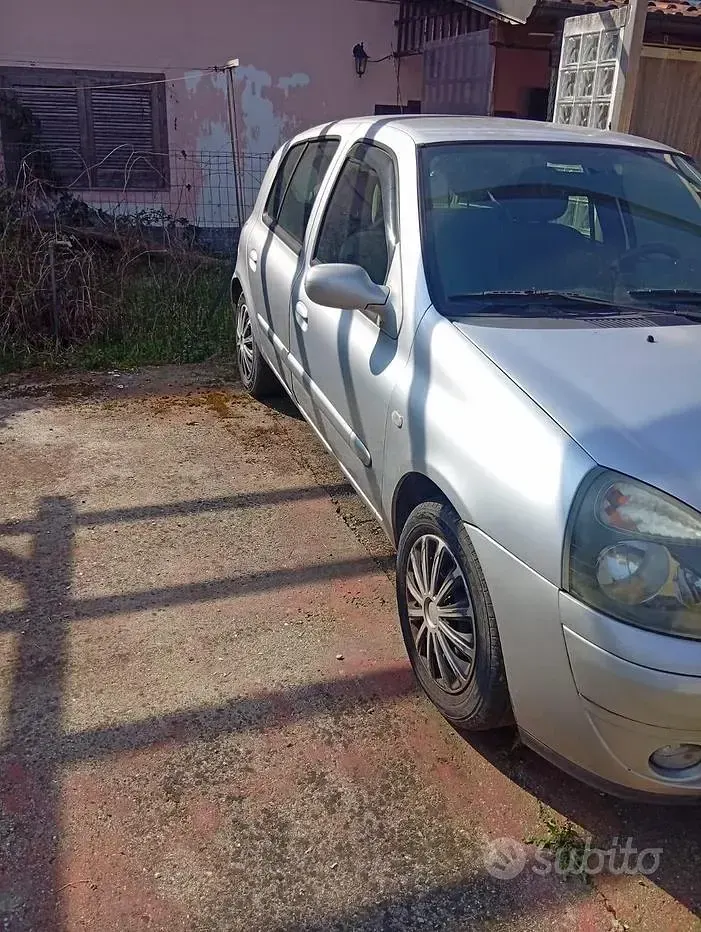 Usata Renault Clio II 58 CV (42 kW) 2006 Grigio Berlina