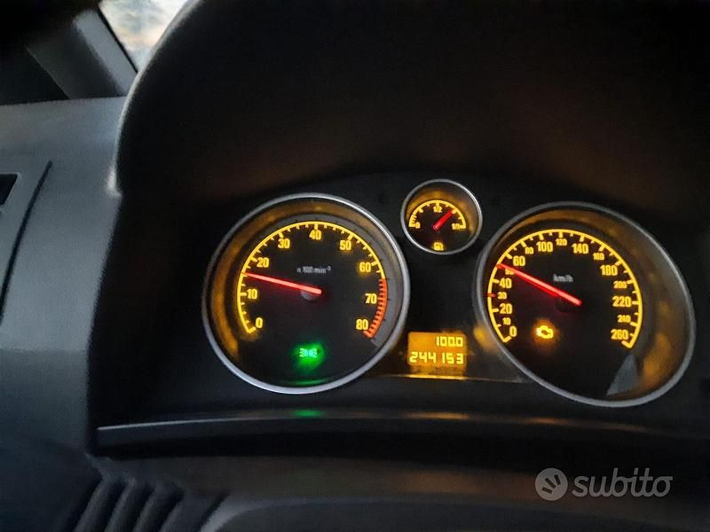 Usata Opel Zafira 2008 Grigio Monovolume