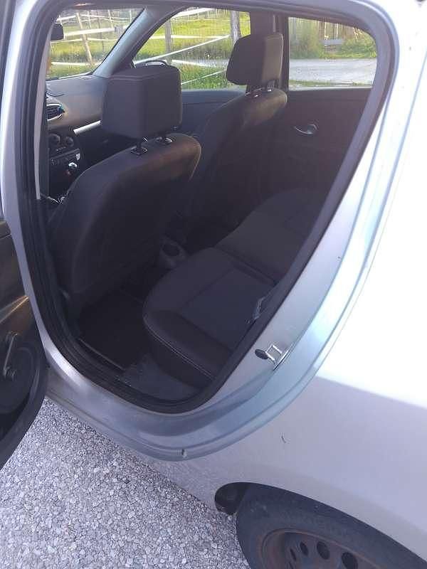 Usata Renault Clio II LE 75 CV (55 kW) 2009 Berlina