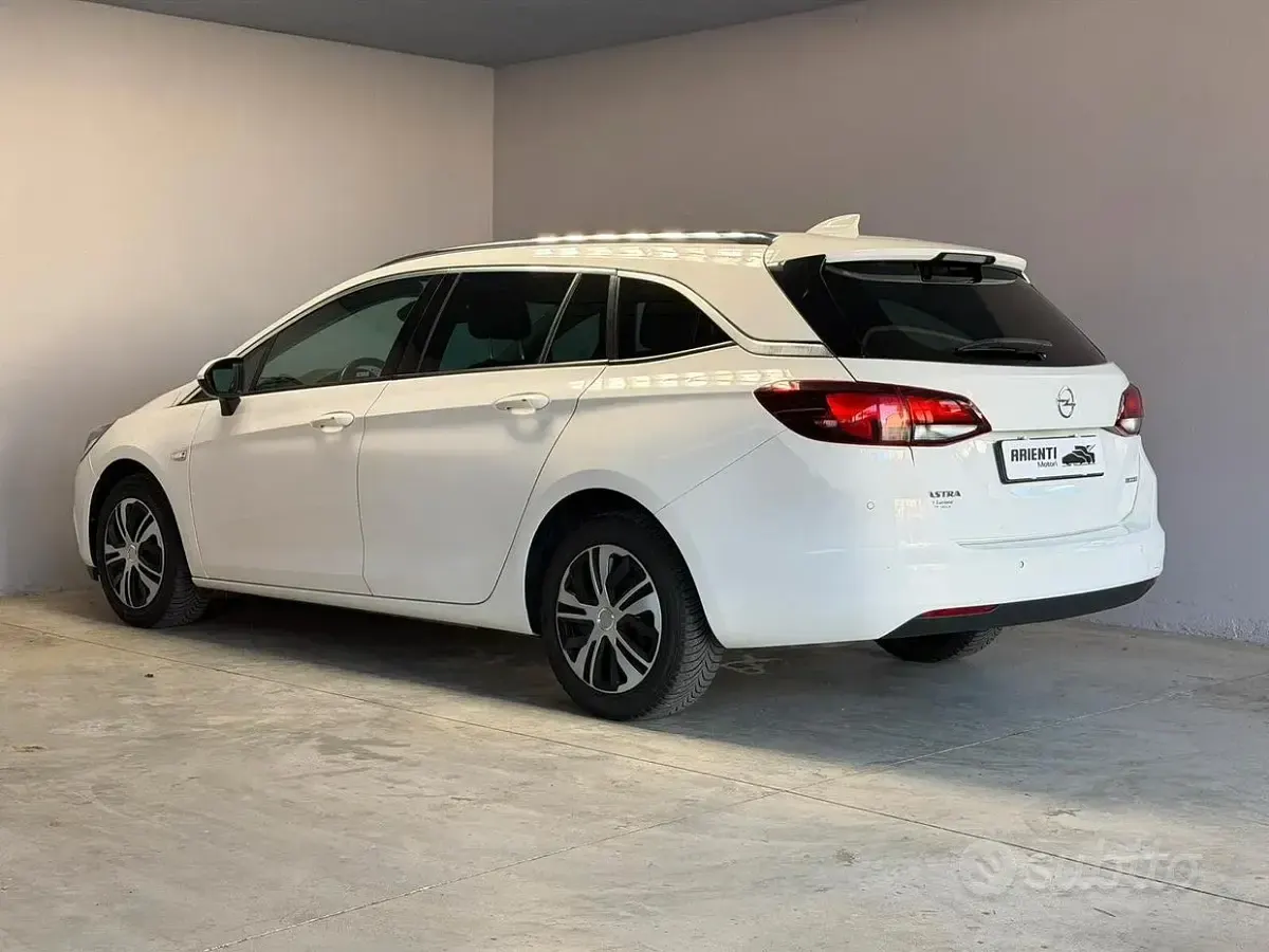 Käytetty Opel Astra Innovation 106 HP (77 kW) 2017 Valkoinen Farmari