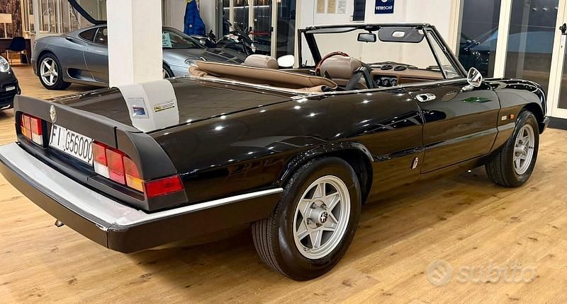 Usata Alfa Romeo Spider 101 CV (74 kW) 1986 Nero Cabrio