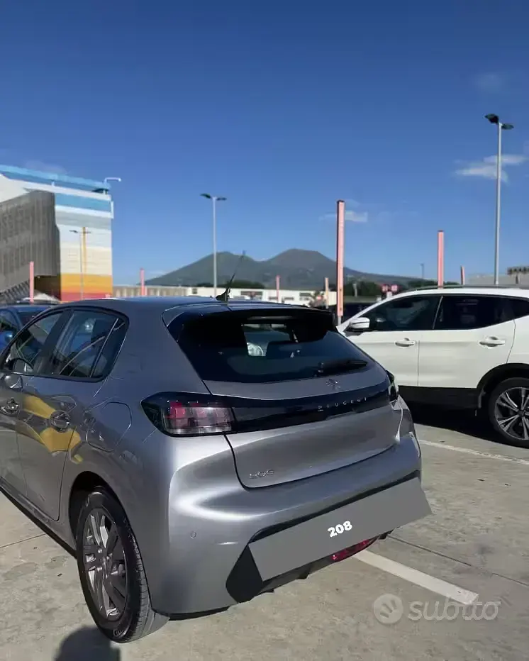 Usata Peugeot 208 110 CV (80 kW) 2022 Utilitaria