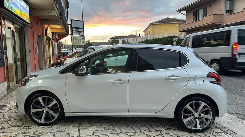 Usata Peugeot 208 2016 Bianco Utilitaria