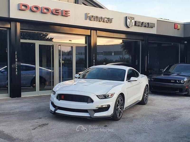 Usata Ford Mustang Fastback 317 CV (233 kW) 2016 Bianco pastello Coupé