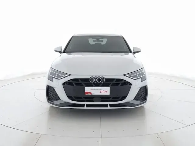 Usata Audi A3 S-Line 150 CV (110 kW) 2025 Bianco ghiacciaio metallizzato Berlina