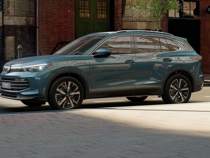 Nuova VW Tiguan Elegance 204 CV (150 kW) 2025 Nightshade blue metallizzato SUV