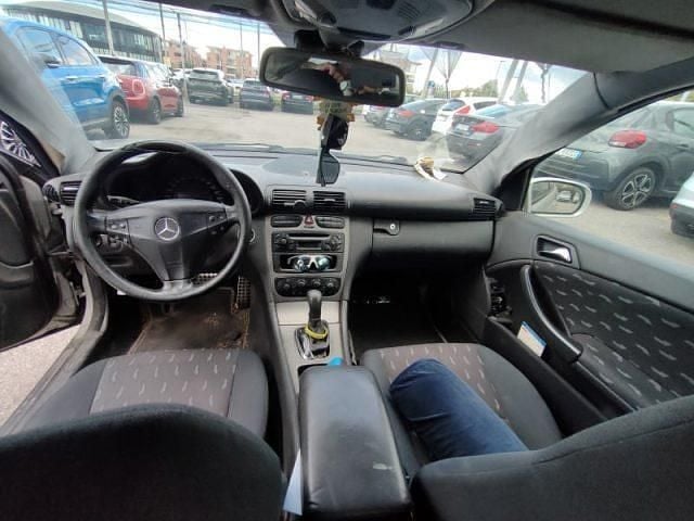 Usata Mercedes C220 Classic 142 CV (104 kW) 2003 Argento Coupé