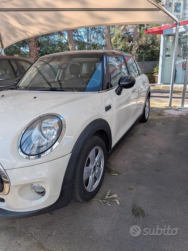Usata Mini Cooper D Business 115 CV (84 kW) 2015 Beige Utilitaria