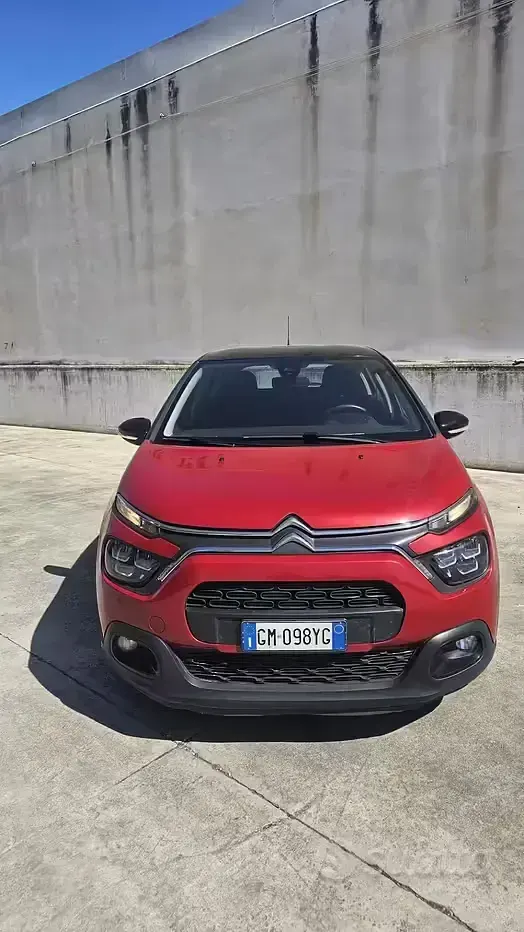 Begagnad Citroën C3 Shine 102 HK (75 kW) 2023 Röd Halvkombi