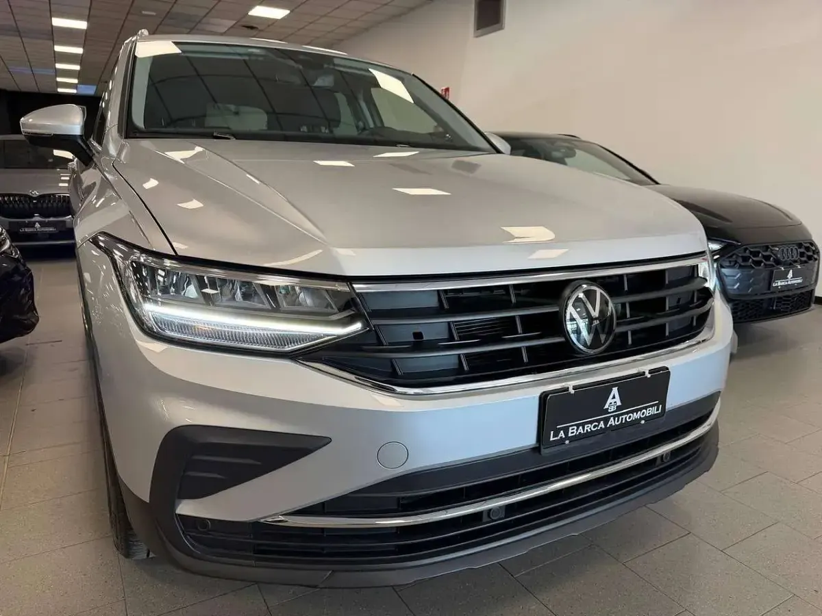 Usata VW Tiguan Life 150 CV (110 kW) 2024 Argento SUV
