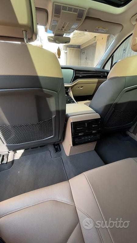 Usata VW Touareg 231 CV (169 kW) 2019 Nero SUV