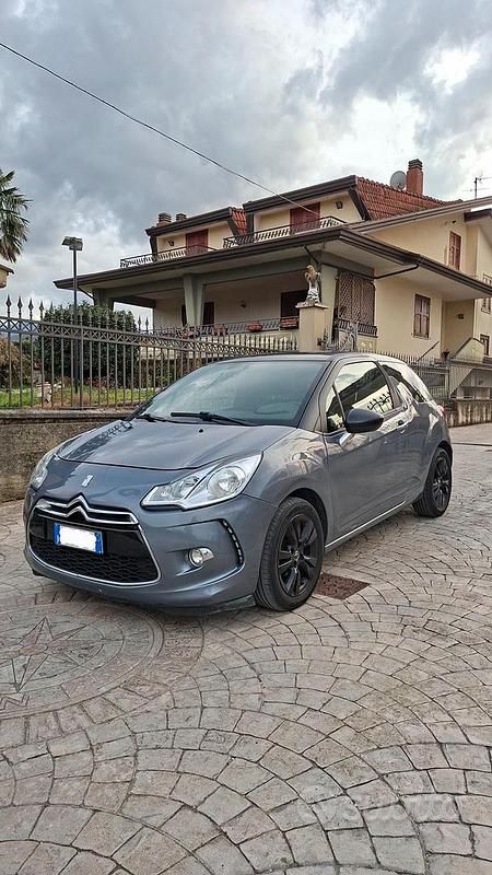 Usata Citroën DS3 Chic 70 CV (51 kW) 2011 Grigio Utilitaria