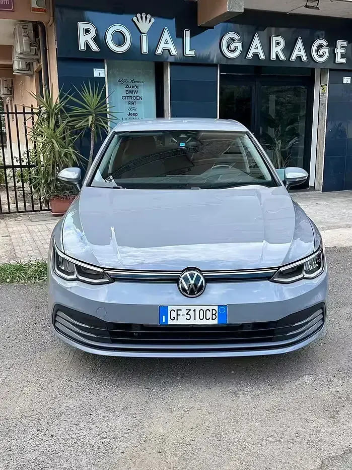Usata VW Golf VIII Life 131 CV (96 kW) 2021 Grigio Berlina