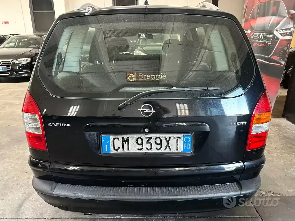 Usata Opel Zafira 101 CV (74 kW) 2004 Nero Monovolume