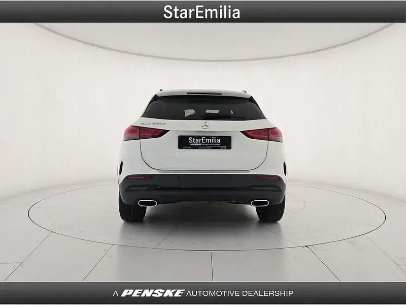 Usata Mercedes GLA200 Premium 150 CV (110 kW) 2022 Bianco SUV