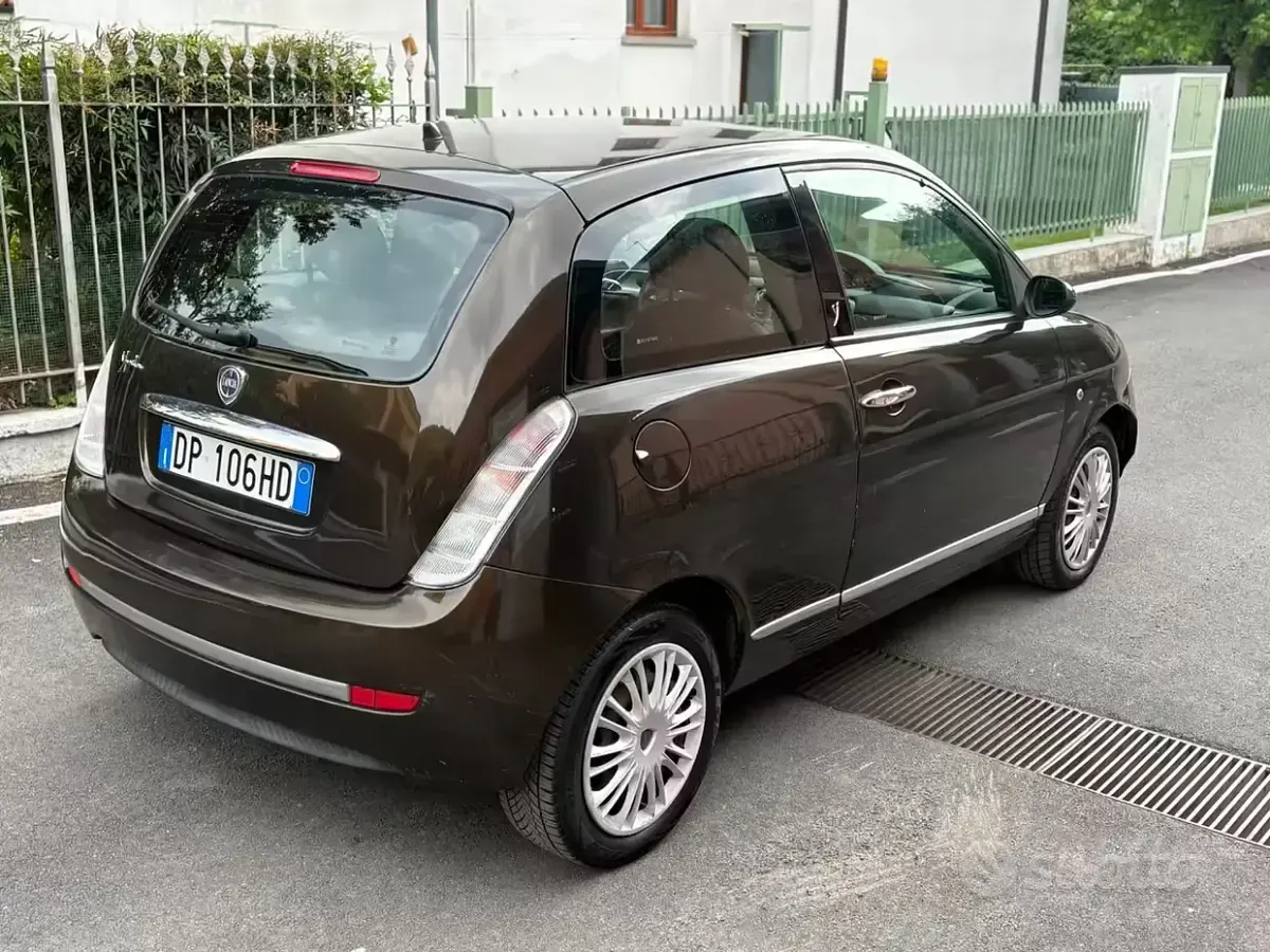 Usata Lancia Ypsilon 60 CV (44 kW) 2008 Marrone Utilitaria