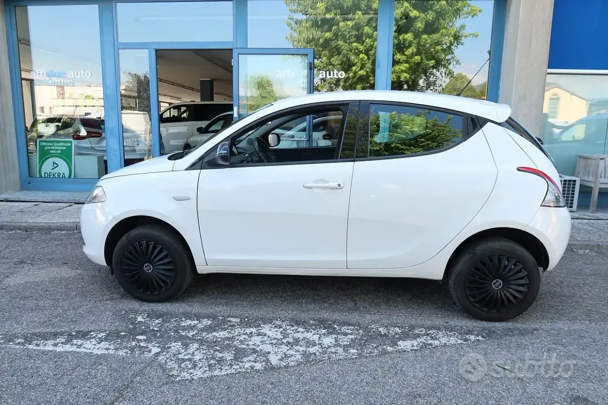 Usata Lancia Ypsilon 80 CV (58 kW) 2013 Bianco Utilitaria