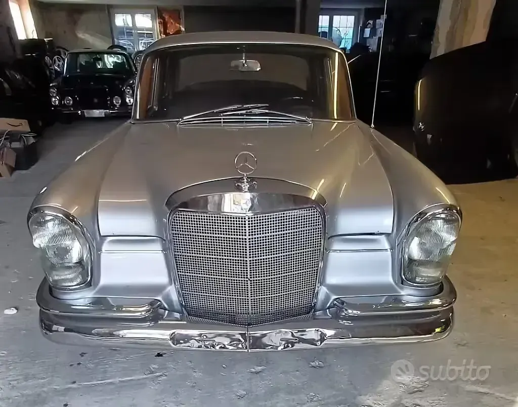 Second-hand Mercedes 220 1960 Berlinǎ