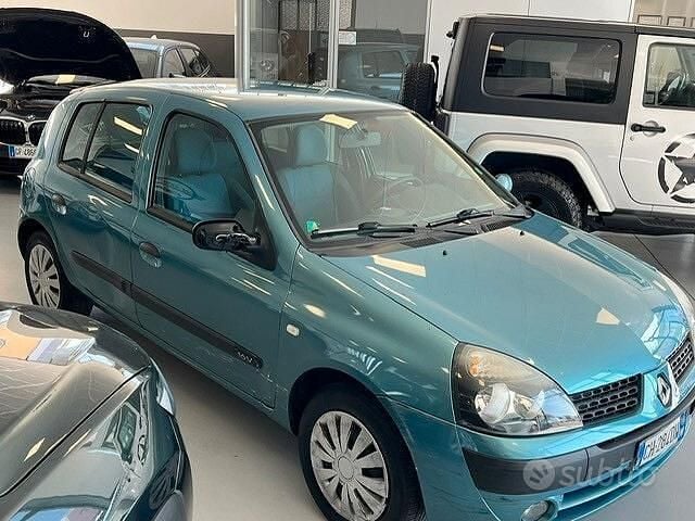 Usata Renault Clio II Expression 75 CV (55 kW) 2003 Blu Berlina