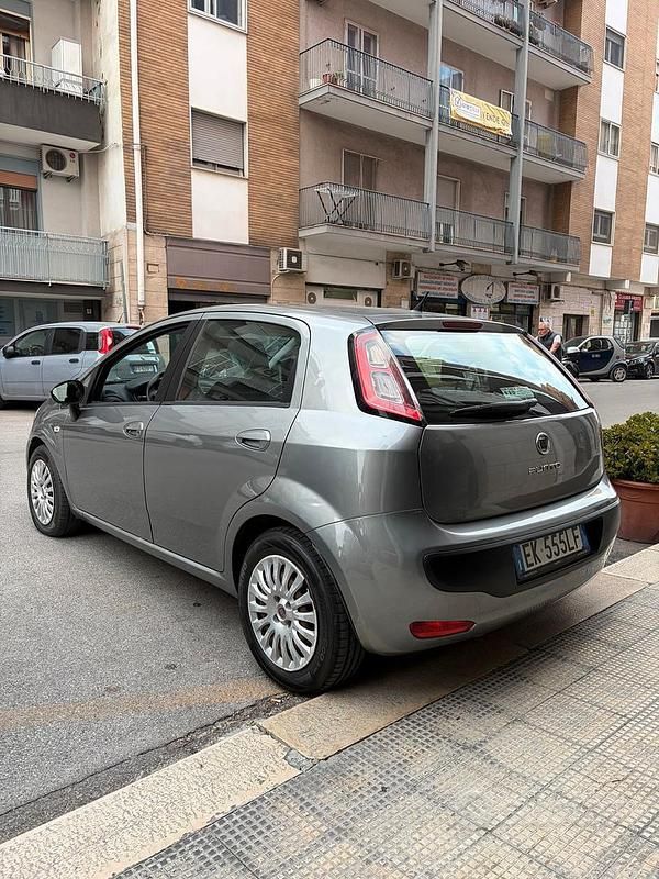 Usata Fiat Grande Punto 75 CV (55 kW) 2011 Grigio Utilitaria