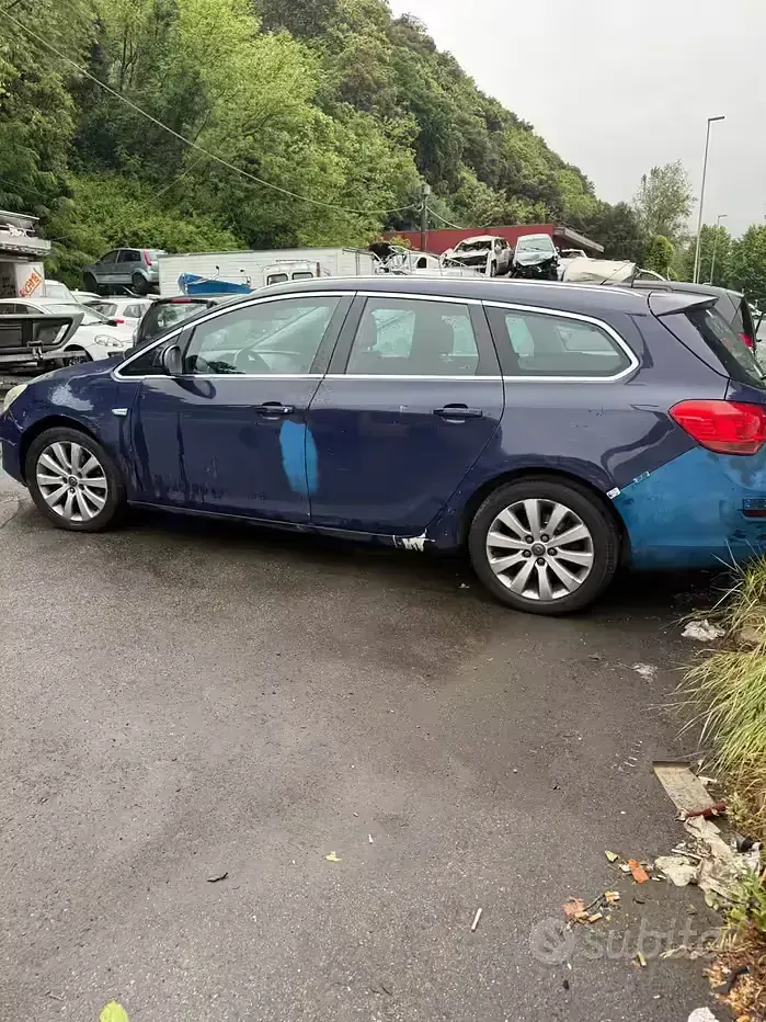 Usata Opel Astra 125 CV (91 kW) 2011 Blu Station wagon