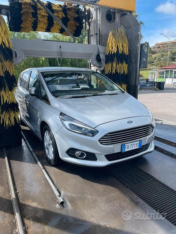 Usata Ford S-MAX 179 CV (131 kW) 2016 Grigio Monovolume