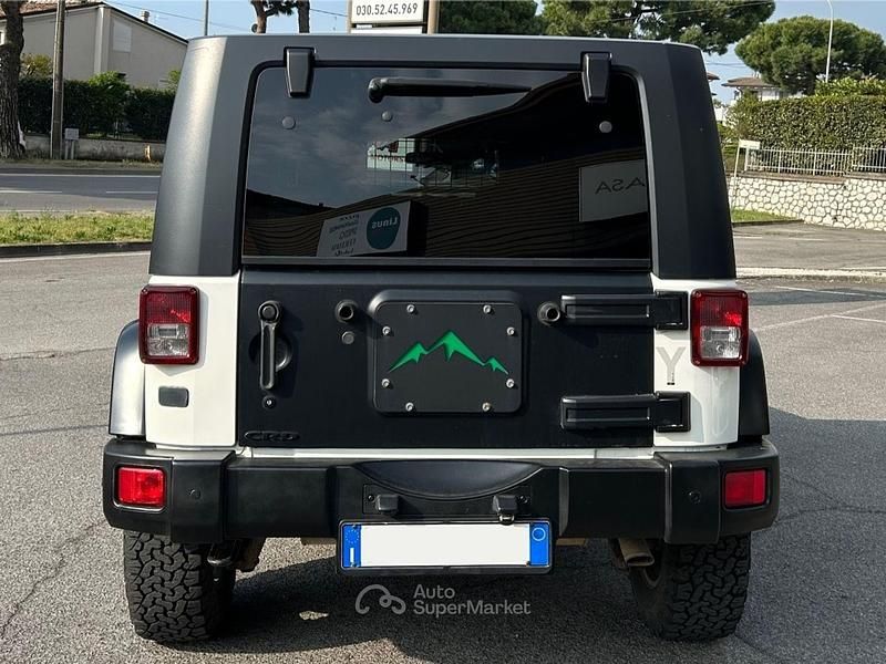 Usata Jeep Wrangler Sahara 177 CV (130 kW) 2010 Bianco SUV
