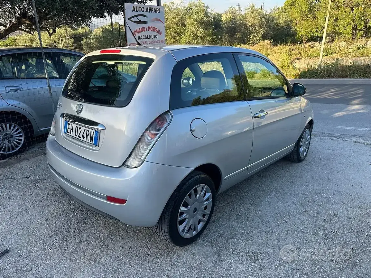 Usata Lancia Ypsilon Platinum 69 CV (50 kW) 2011 Grigio Utilitaria