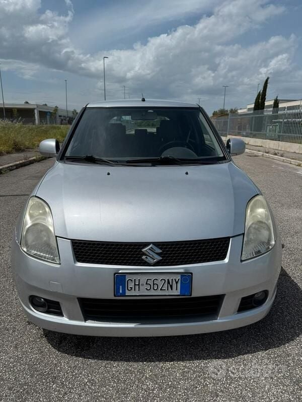 Grigio Usata 2008 Suzuki Swift Due volumi | 3500 € (Buon prezzo) - Immagine 1/4