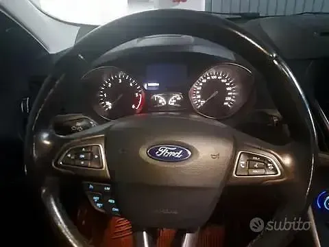 Begagnad Ford Kuga 150 HK (110 kW) 2017 Grå SUV