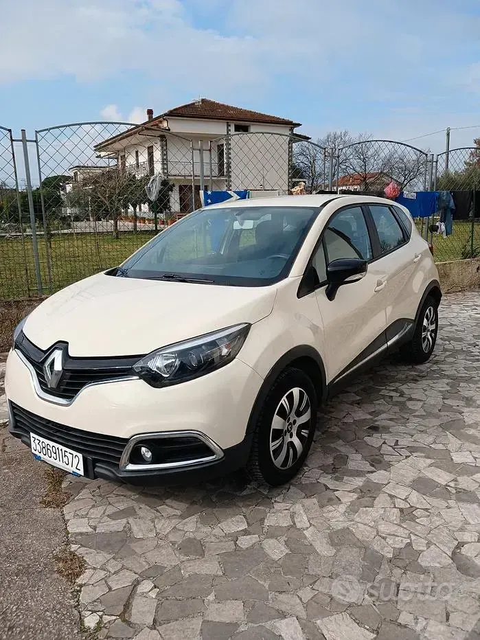 Usata Renault Captur Iconic 90 CV (66 kW) 2015 Beige SUV