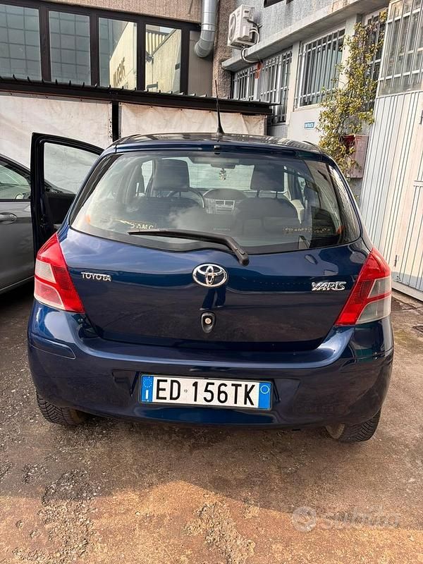 Usata Toyota Yaris 2011 Blu Utilitaria